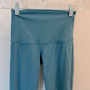 Lululemon cropped leggings, size 4, teal color